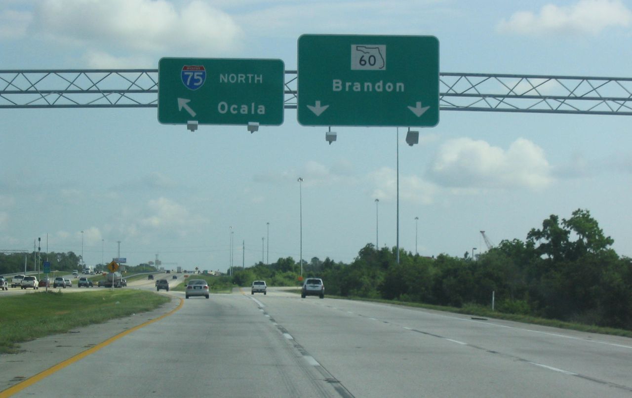 Green overhead signs on I-75, the left lanes for I-75 North to Ocala and the right lanes for the State Road 60 exit to Brandon