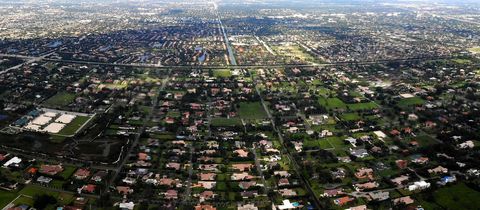Houses on wide green lots in west Plantation, seen from the air